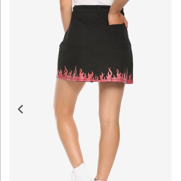 NWT HOT TOPIC Disney Aladdin Magic Carpet Skirt - Picture 3 of 4